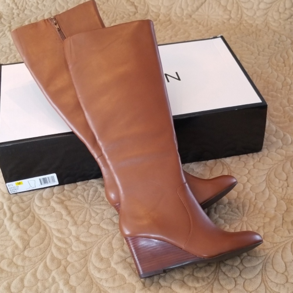 New Nine West wedge boot